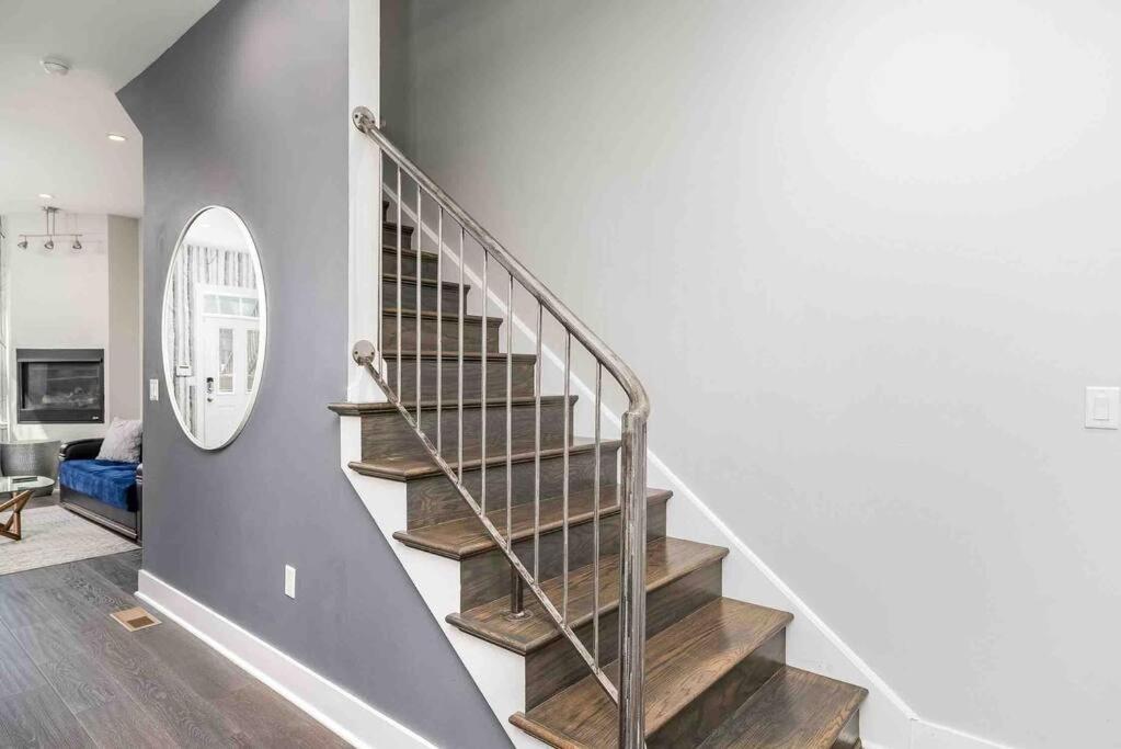 4 Bedroom 3 Bath Sleeps 10 Pet Friendly Private Backyard, 2 Car Garage, City Views, Close To All Stadiums And Casino Pittsburgh Exterior foto